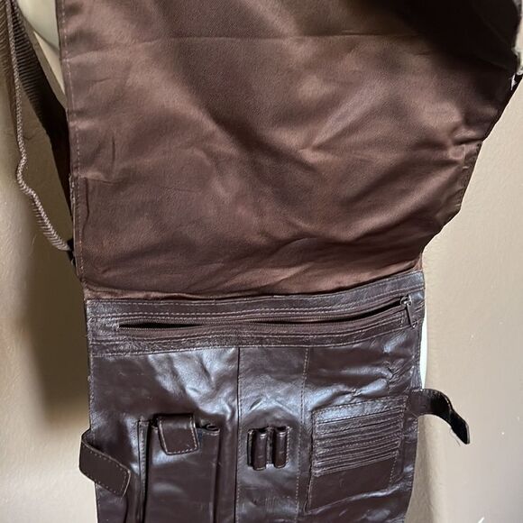 Brown leather crossbody messenger bag with orange cross - Picture 6 of 13